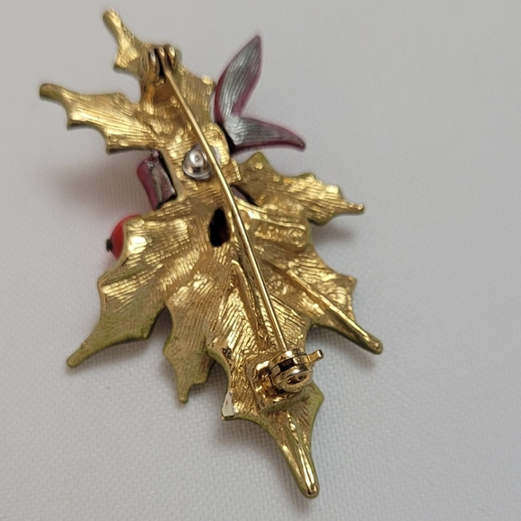 ART Holly Pin - Picture 2 of 2